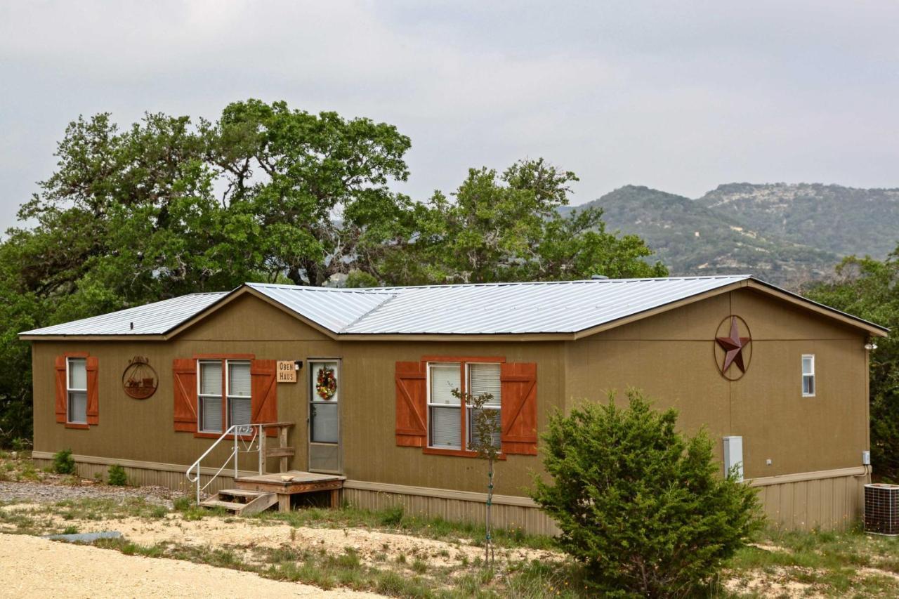 Utopia Family Home With Mountain Viewing Deck! Exterior photo